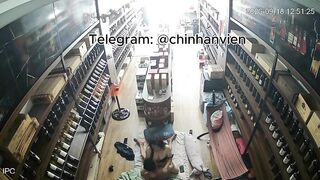 Hack Camera Giữ Trưa Nứng Quá 2 Vợ Chồng Địt Nhau Tại Cửa Hàng