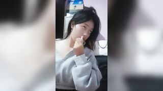 Em nó xinh dâm vú to lồn múp móc thủ dâm kích thích